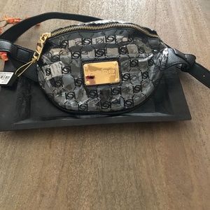 NWT Bebe Clear Zippered Belt Bag -L8